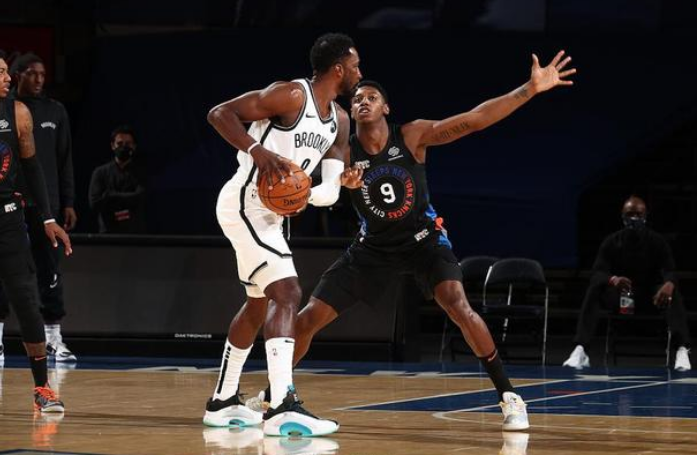 包含训练课后突围战来临；纽约尼克斯围绕NBA常规赛刷新队史纪录；细节曝光；训练强度显著提升的词条