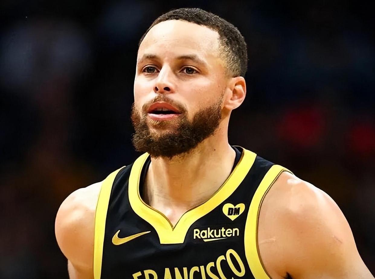 JJB-库里回归赛场，回归赛场首场状态亮眼，雄鹿观众沸腾！的简单介绍